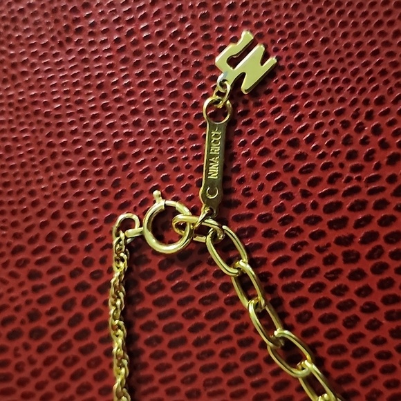 Nina Ricci Gold Tone Rhinestone pendant signed - Picture 14 of 14